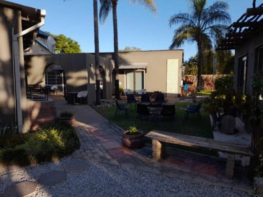 Bush Pillow Guest House Otjiwarongo Dış mekan fotoğraf