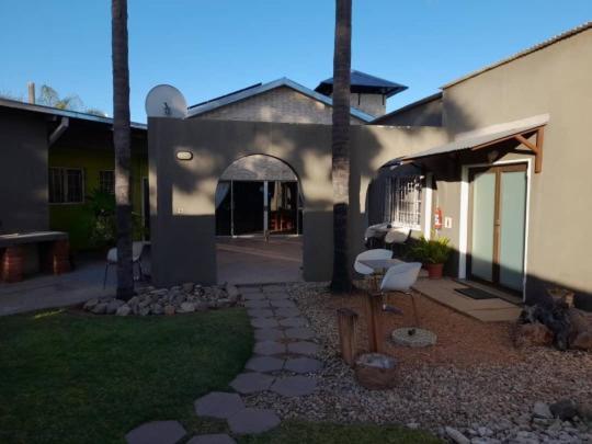 Bush Pillow Guest House Otjiwarongo Dış mekan fotoğraf