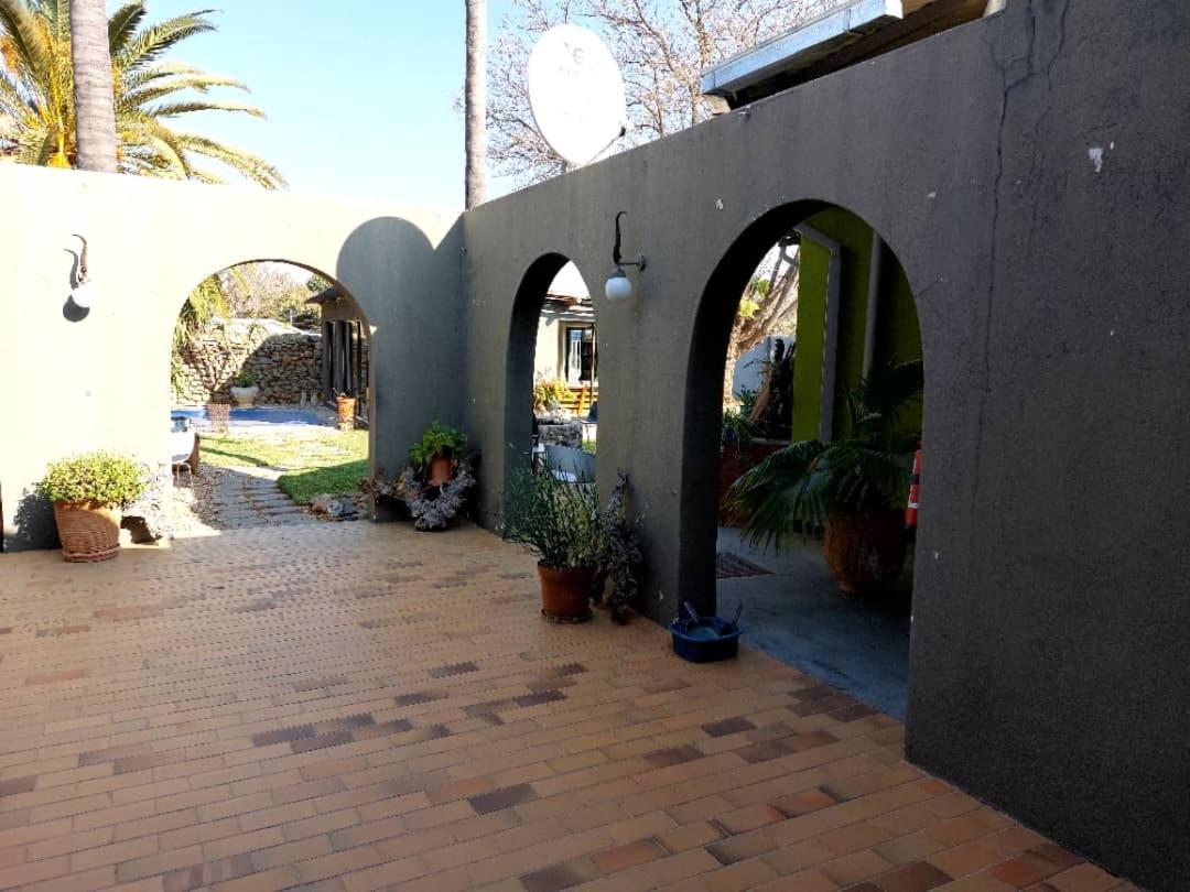 Bush Pillow Guest House Otjiwarongo Dış mekan fotoğraf