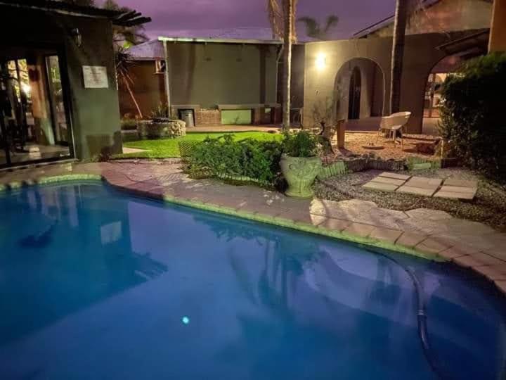Bush Pillow Guest House Otjiwarongo Dış mekan fotoğraf