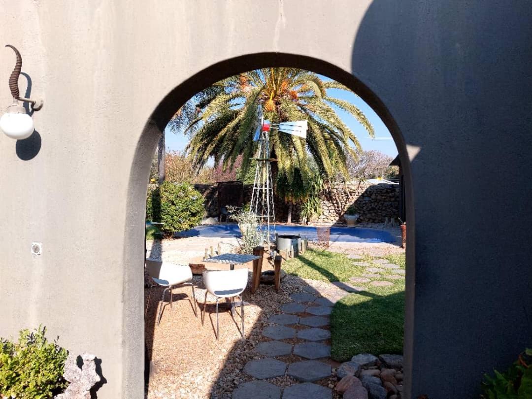 Bush Pillow Guest House Otjiwarongo Dış mekan fotoğraf