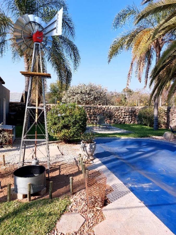 Bush Pillow Guest House Otjiwarongo Dış mekan fotoğraf