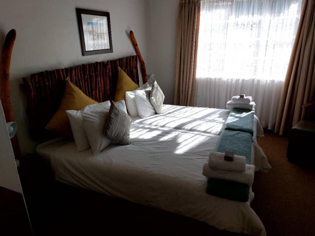 Bush Pillow Guest House Otjiwarongo Dış mekan fotoğraf